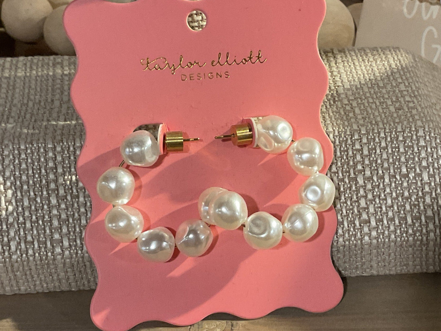 TE06 Medium Pearl Hoops