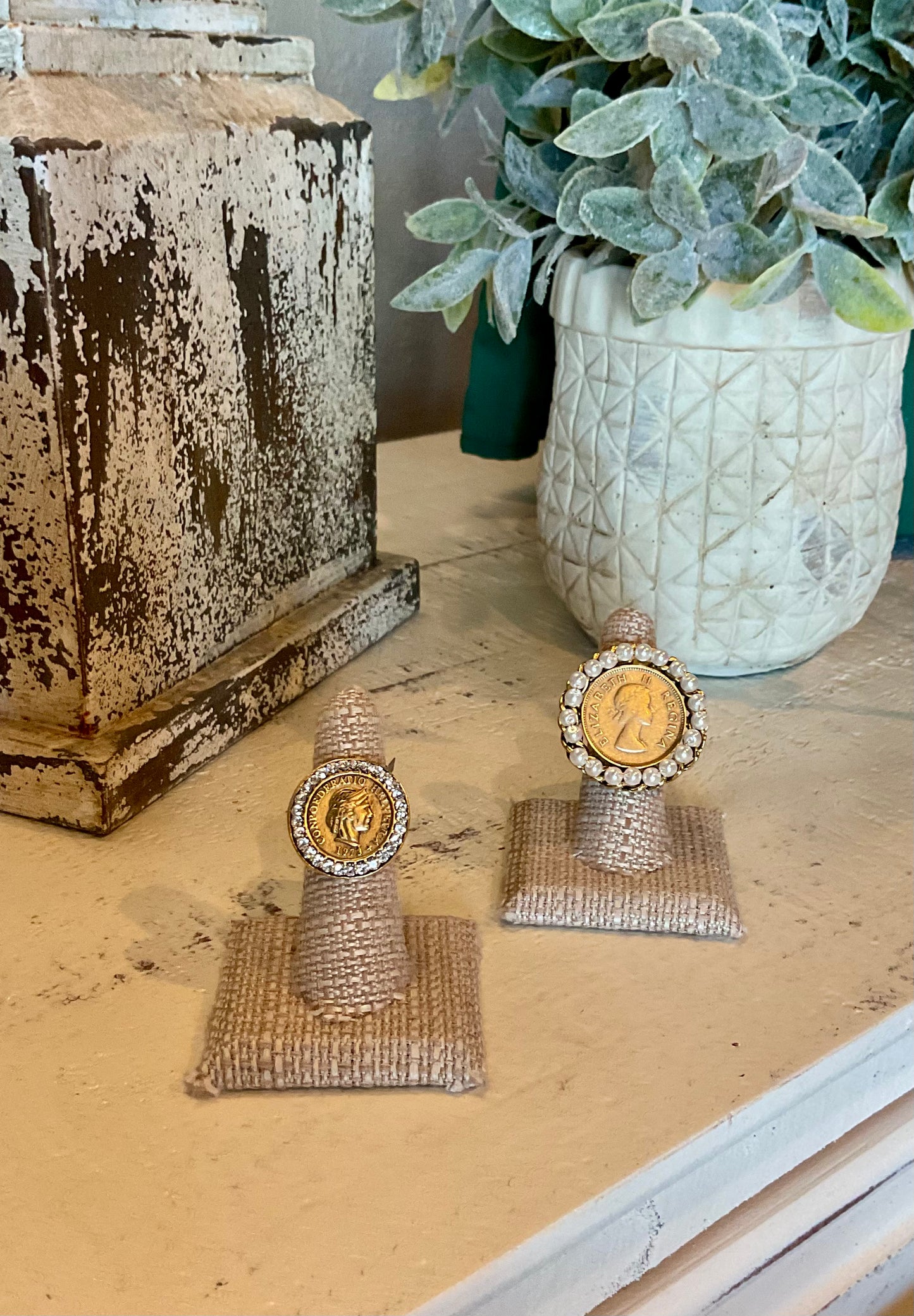 YO07 Gold Coin Ring Surrounded by Pearls