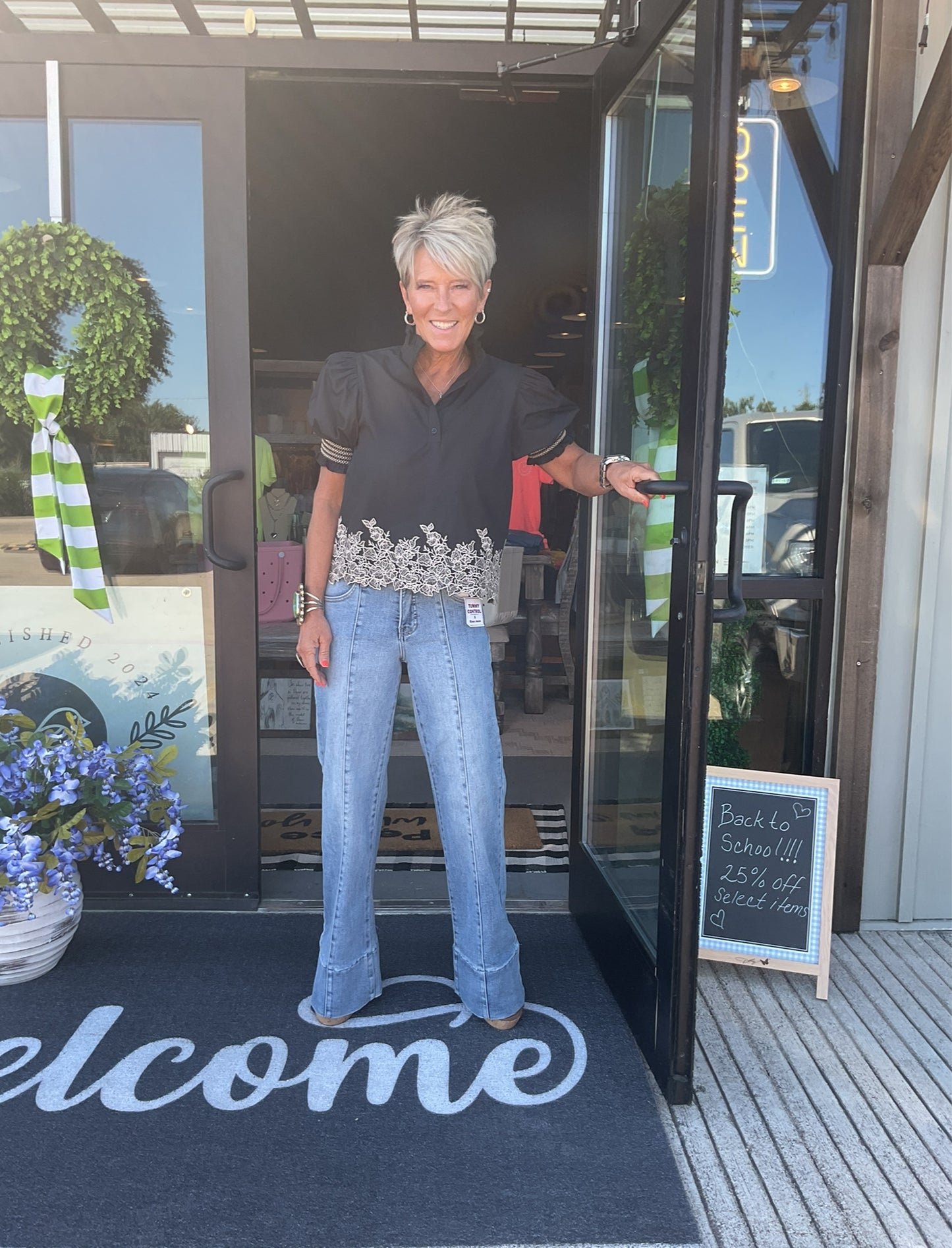 EN31 Black Short Sleeve with Cream Embroidery