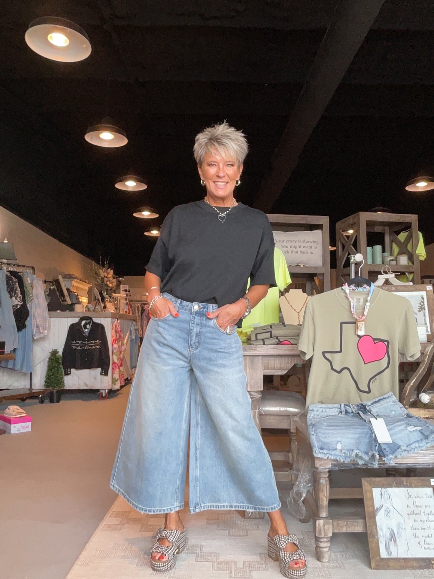 EE20 Black Round Neck Short Sleeve Sweater