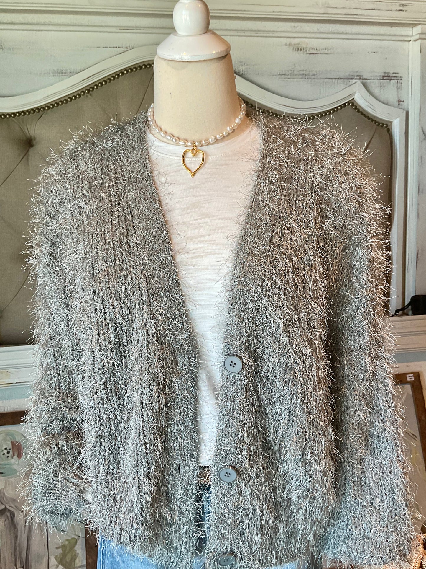 Freshwater Pearl 8mm Gemstone with Hammered Gold Heart