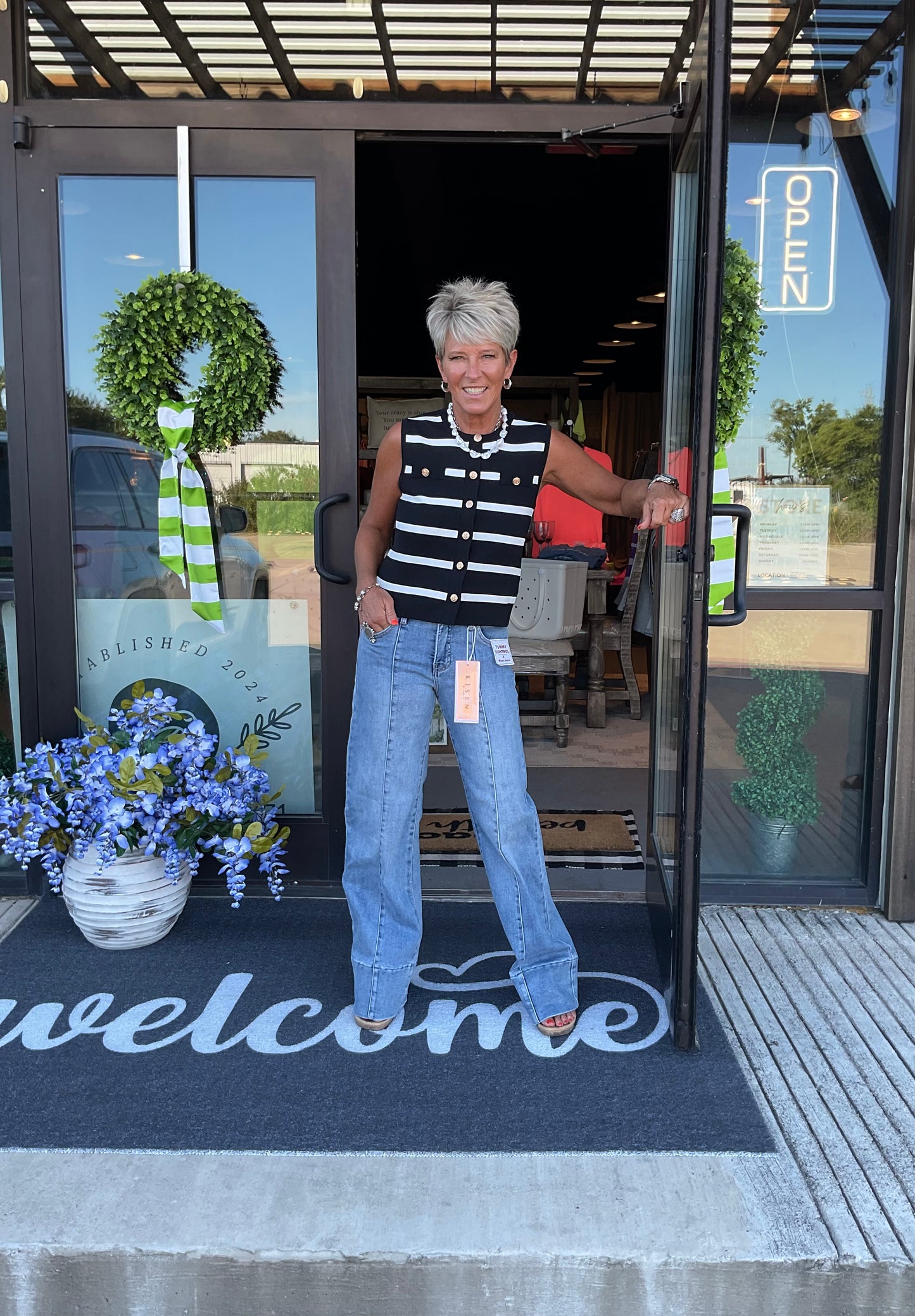 SB35 Black & White Sleeveless Sweater Vest