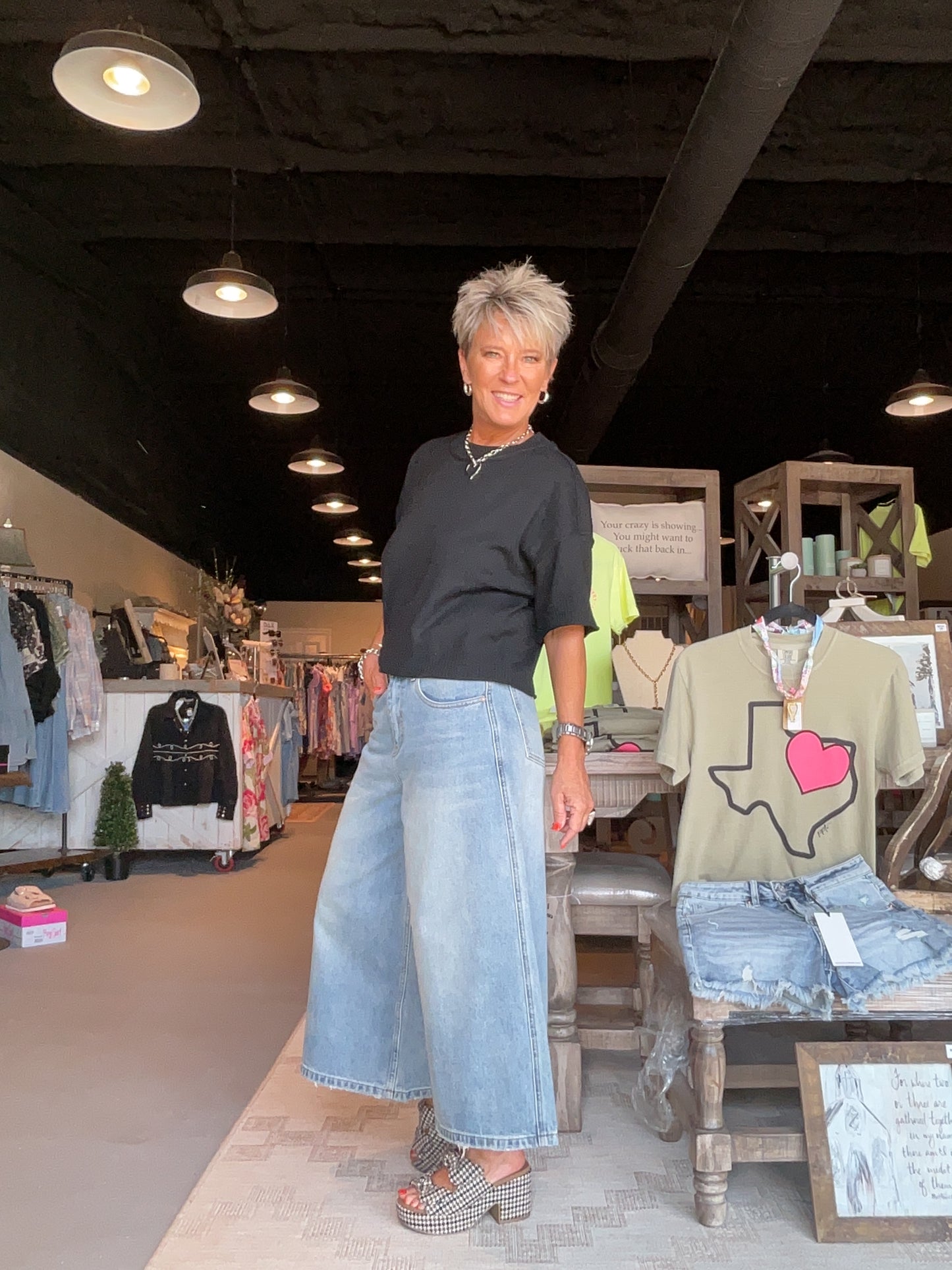 EE20 Black Round Neck Short Sleeve Sweater